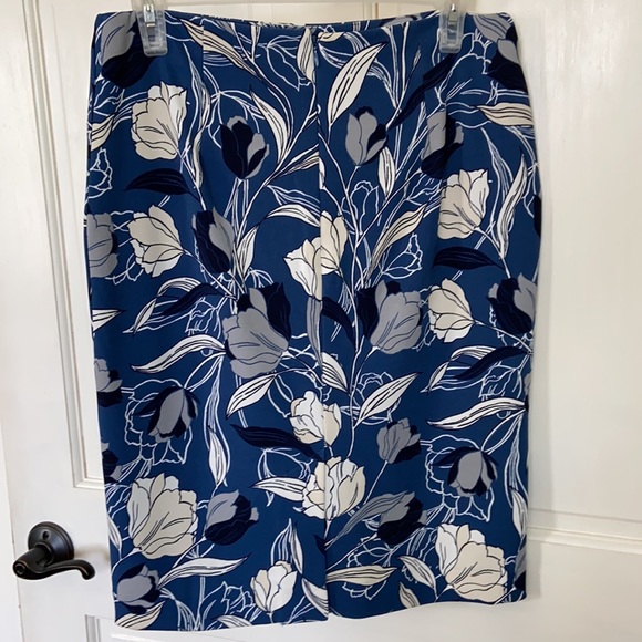Banana Republic Floral Pencil Skirt Sz 4 - Picture 3 of 12